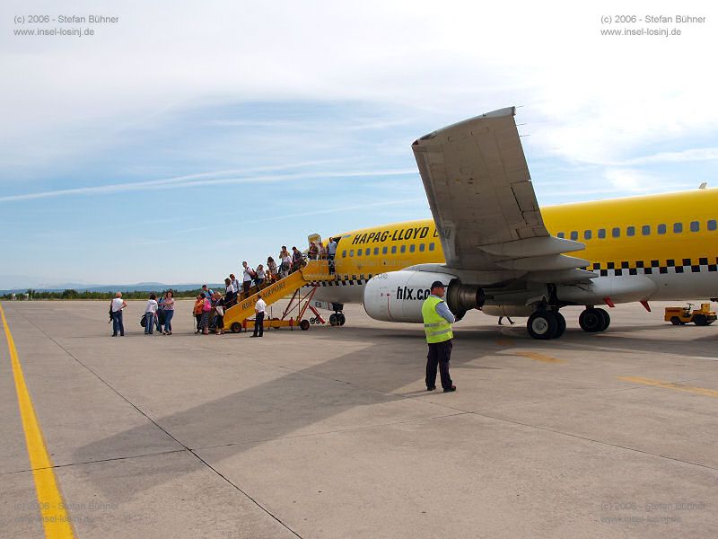 der Flughafen von Rijeka in Kroatien - Ziel des Billigfliegers  hlx.com / tuifly.com in der Kvarner Bucht / Istrien und Tor zu den Inseln Cres, Krk und Losinj