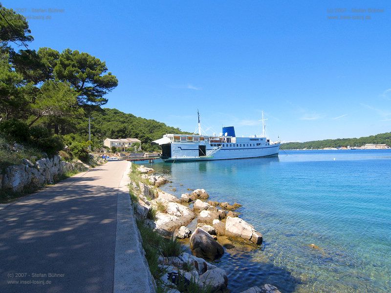 das Motorschiff Marina im Hafen von Mali Losinj in Kroatien