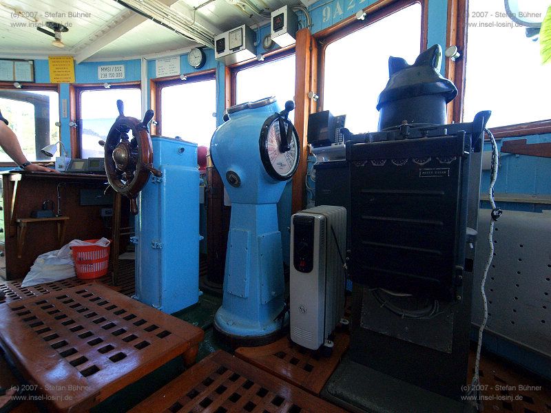 Brcke des Motorschiffes Marina im Hafen von Mali Losinj