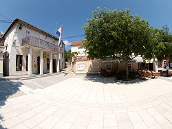 der neu gestaltete Marktplatz von Nerezine