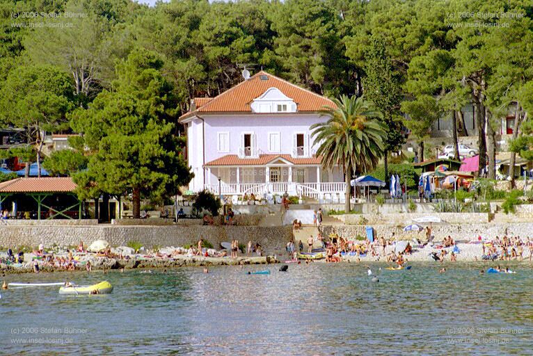 Sandstrand am Hotel Bellevue in der Cikat Bucht in Mali Losinj